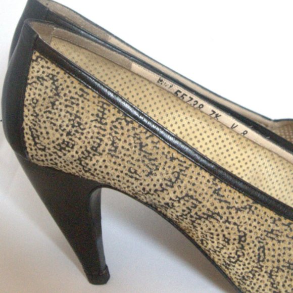 Vintage Valentino Animal Print Peep Toe Pumps - Picture 3 of 5